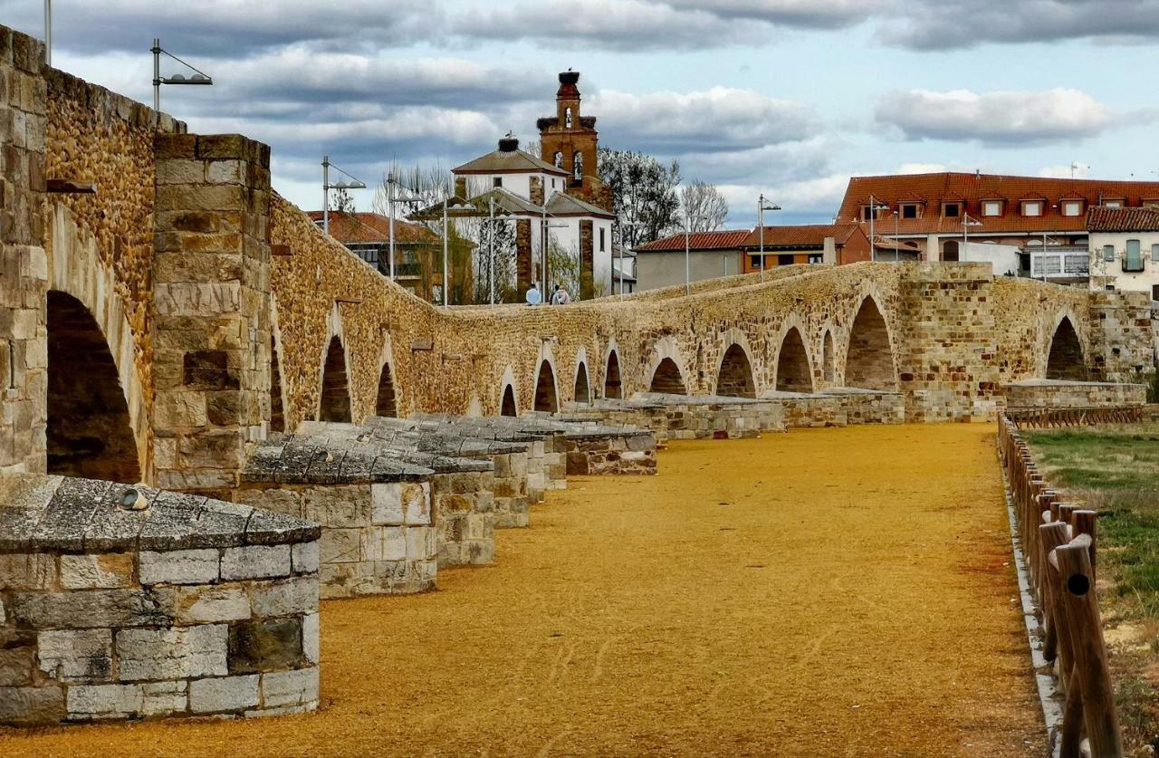 Dormero Albergue San Miguel Hospital de Órbigo Exterior foto